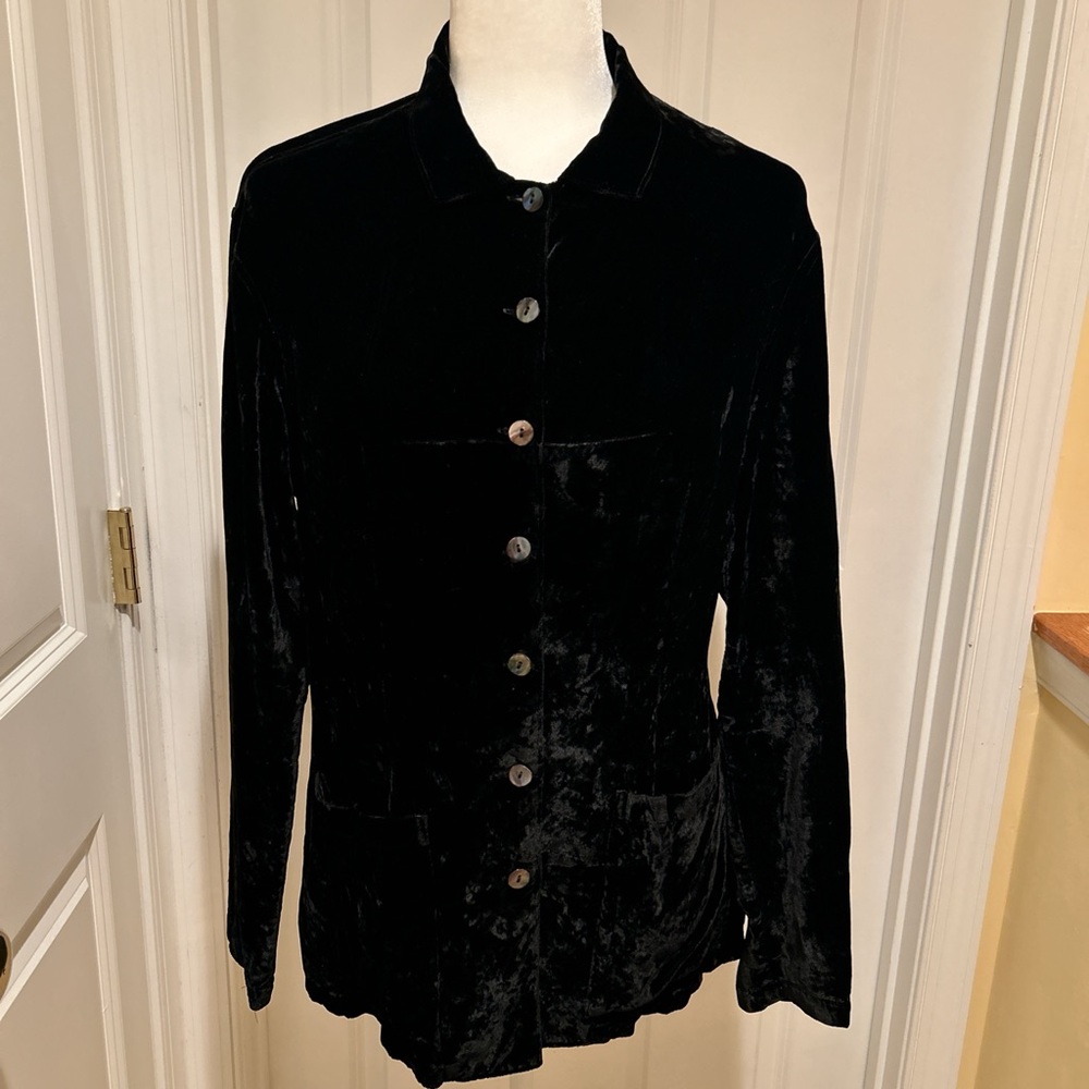 Beth Schaeffer Crushed Black Velvet Shirt/Jacket with Shell Buttons. Size L.